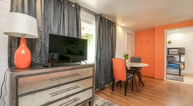 Bright & Cozy Mid Town Zen Yard Studio!, Забронировать Дом для отпуска Финикс 