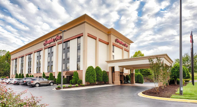 Кровать в общем номере Hampton Inn Morganton