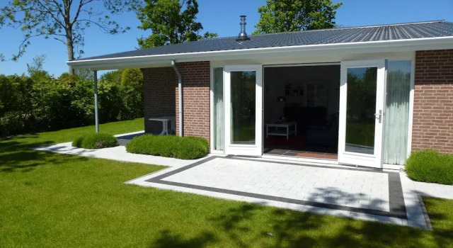 Бунгало Comfort с 3 комнатами с балконом Detached Bungalow, Perfect for Water Sports and Nature Enthusiasts