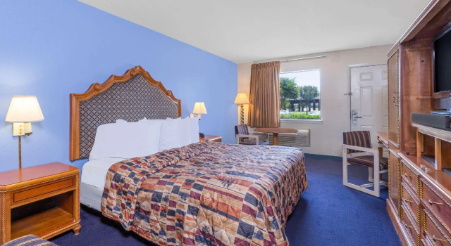 Двухместный номер Days Inn by Wyndham San Antonio Southeast Frost Bank Center