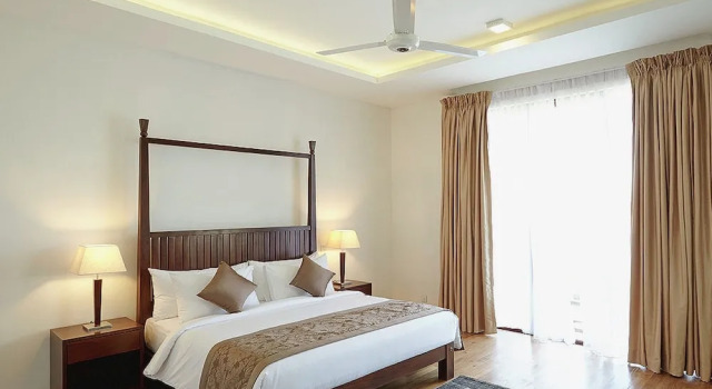 Suite junior 1 dormitorio con balcón y con vista al río Amaranthe Bay Resort & Spa