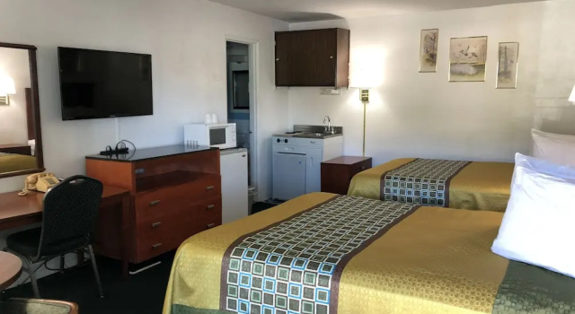 Четырёхместный номер Standard Best Budget Inn