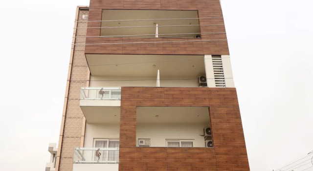 OYO 28616 Hotel New View, Забронировать Отель Отели Гургаон с парковкой, рядом с Улица Гольф-Корс-роуд, Парковка