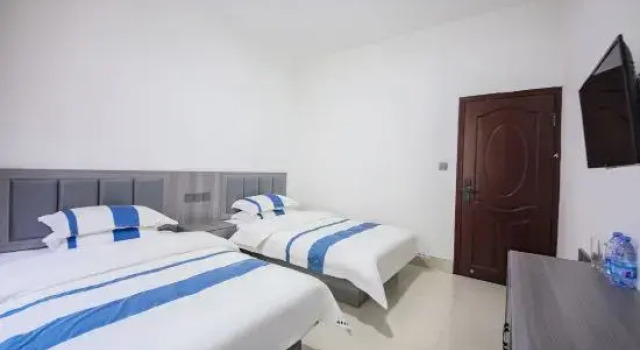 Кровать в общем номере Mengjiao Island Lanjing Homestay (Lianchi Ao Beach Store)