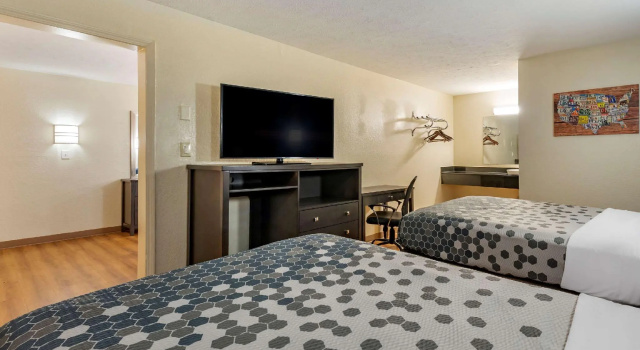 Четырёхместный люкс Quality Inn & Suites Columbus West