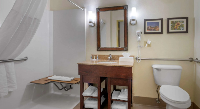 Четырёхместный люкс Comfort Suites Miamisburg - Dayton South