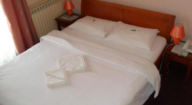 Hotel Vila Sunce, Rezervovat Hotel Hotely v Vojvodina s parkováním, Parkování