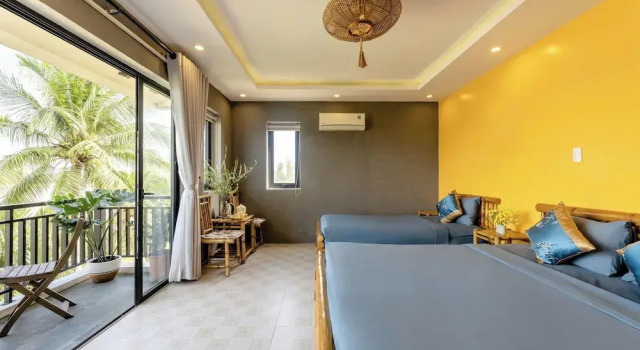 Номер Classic с балконом и с видом на реку Calm House 4 Hoi An