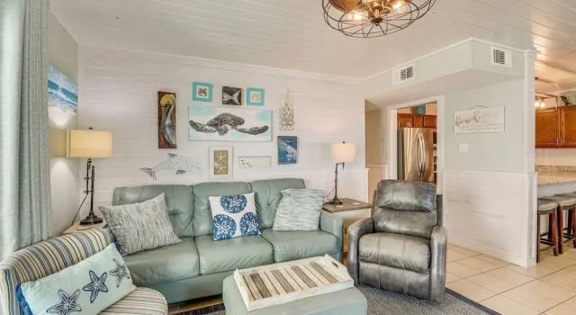 Balcony w/ Pool & Beach Views: Gulf Shores Condo!, Boek Appartement Gulf Shores 