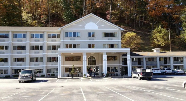 Cherokee Grand Hotel, Забронировать Отель Чероки Аппалачи, рядом с Museum of the Cherokee Indian