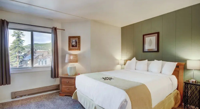 2BR/2BA Condo on Shuttle Route - Wild Irishman 1015 - Pool & more!, Varaa Huoneisto Hotellit Keystone aamiaisella, Aamiainen