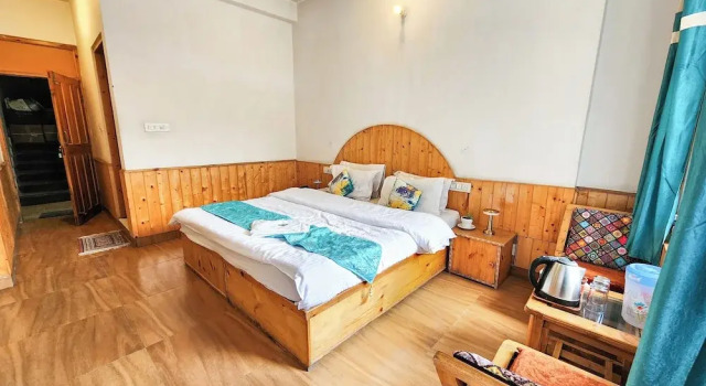 Двухместный номер Deluxe с балконом и с видом на горы Singh Saab Rooms & Cafe