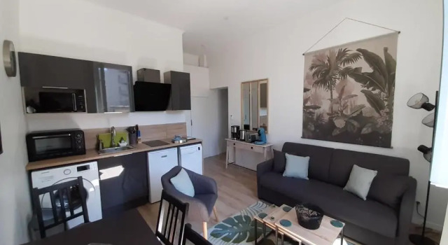 Duplex Bastié T3 calme et climatisé WiFi, Rezerwuj Hotel Hotele w Rhône z parkingiem, Parking
