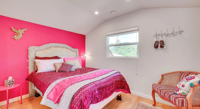 Коттедж Romantic Casita w/ Garden + Deck 2 Miles to Plaza!