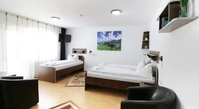 Трёхместный номер Standard с балконом Casa Micu