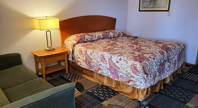 Двухместный номер Standard с видом на бассейн Emerald Inn & Lounge