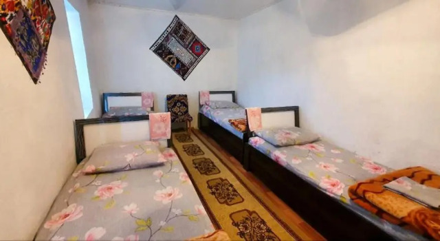 Komil`s homestay in Sentyab village, Rezervovat Hotel Hotely v Navoiy s parkováním, Parkování