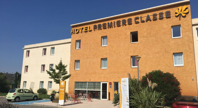 Hotel HubOne3 Istres, Забронировать Отель Истр Étang de Berre