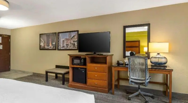 Четырёхместный номер Standard Best Western Plus Houston Energy Corridor