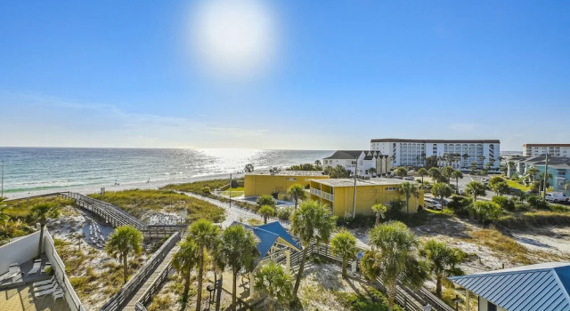 Номер Standard Seacrest 502 is a 2 BR Gulf Front on Okaloosa Island by RedAwning