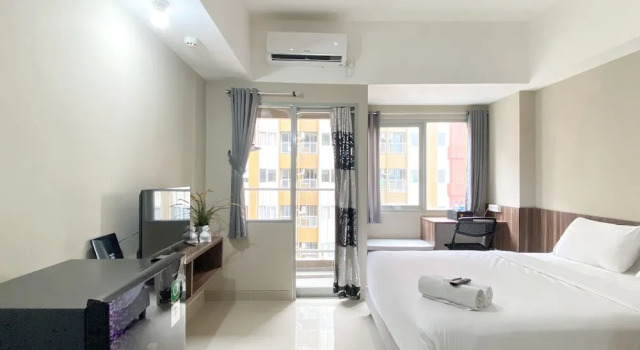 Modern Look Studio Room at LRT City Jatibening Apartment