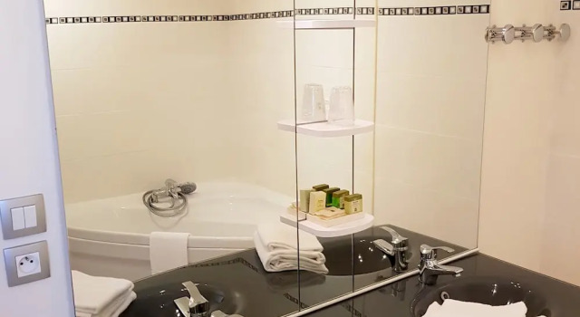 Двухместный номер Standard Hostellerie du Grand Sully
