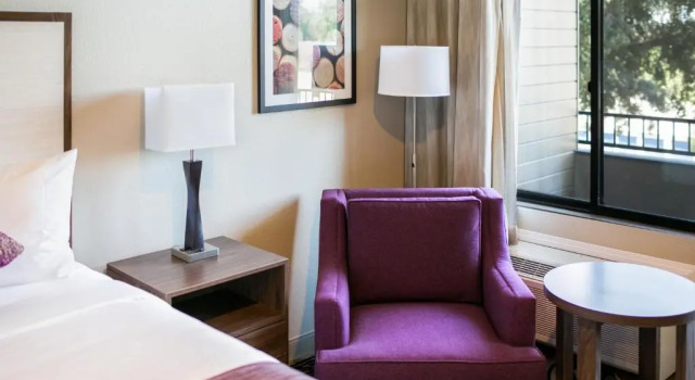 Hotel Siri Downtown - Paso Robles, Забронировать Отель Пасо-Роблс 