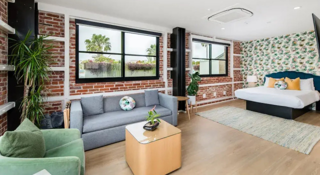 Двухместный люкс с видом на город The Brick Boutique Hotel