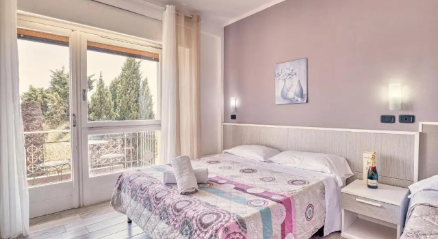 Трёхместный номер Standard с видом на сад Hotel Astoria