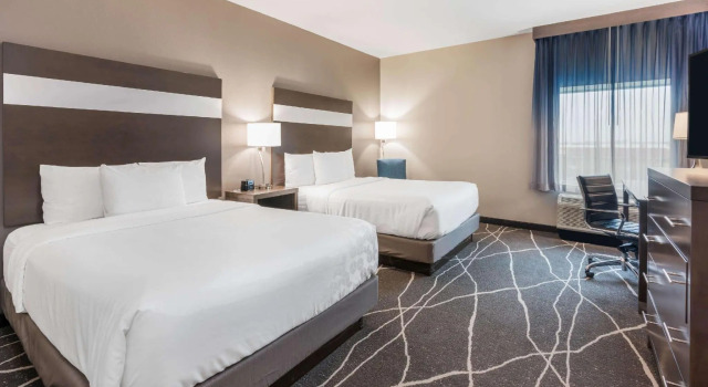 Четырёхместный номер Standard La Quinta Inn and Suites by Wyndham Houston Spring South