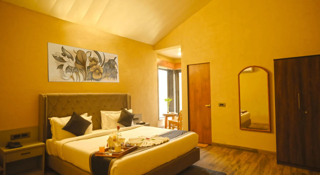 Номер Premium The Divine Hills Resort Suites with Private Pool Near IIM Udaipur