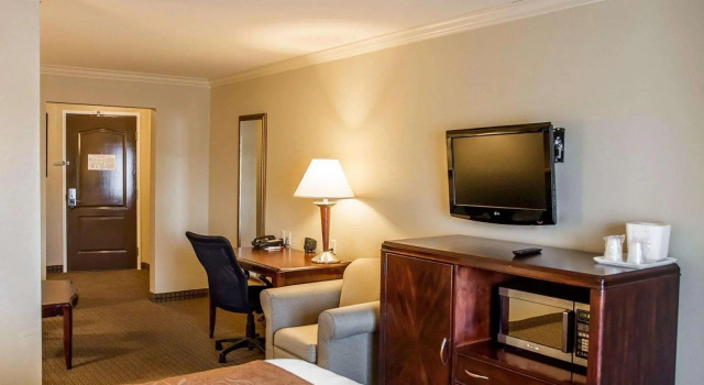 Двухместный люкс Spark by Hilton Cincinnati Fairfield