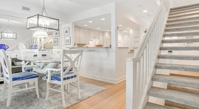 Коттедж Dog-friendly Oceanfront Townhouse With Covered Balcony, Views, Pool & AC