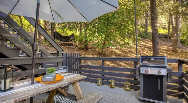 Коттедж с 3 комнатами с балконом A-frame Retreat by Avantstay Modern Interiors 2 Decks Views