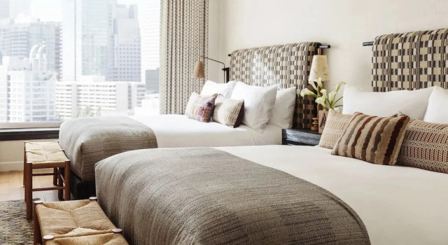 Четырёхместный номер Deluxe Downtown Los Angeles Proper Hotel, a Member of Design Hotels