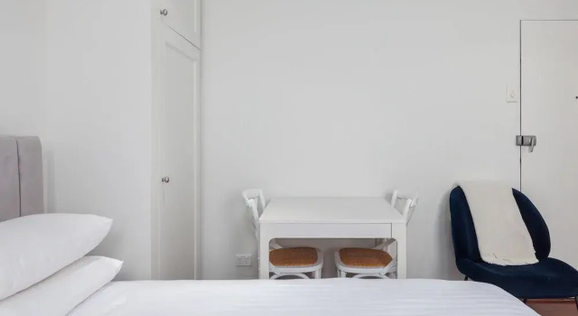 Light-filled Studio Near Rushcutters Bay Park, Забронировать Апартаменты/квартира Сидней Sydney Region, рядом с Картинная галерея Нового Южного Уэльса
