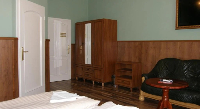 Bow Garden, Đặt Khách sạn Khách sạn ở Komarno có hồ bơi, Hồ bơi