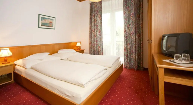 Hotel Velden Bacherlwirt, Rezervovat Hotel Hotely v Carinthia s parkováním, Parkování