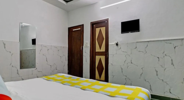 OYO Home 38093 Designer Stay Near Sector 59 Metro Station, Забронировать Отель Нойда штат Уттар-Прадеш