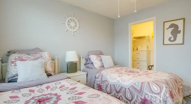 Shuttle to Beach: Millville Townhome w/ Porch