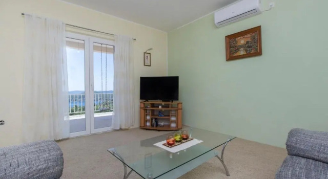 Bulat Sea View Apartments