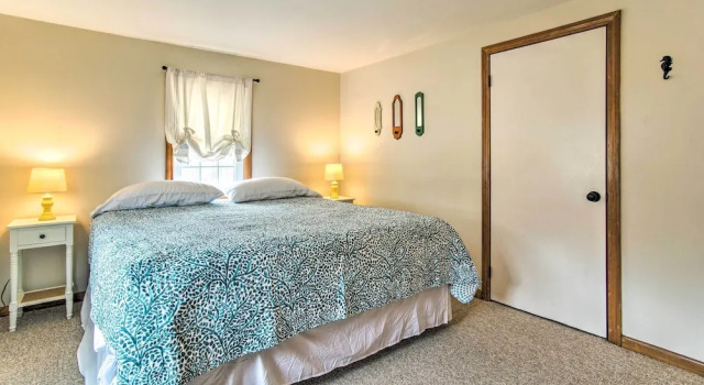 Коттедж Traditional Cape Cod Cottage: Walk to Beach!