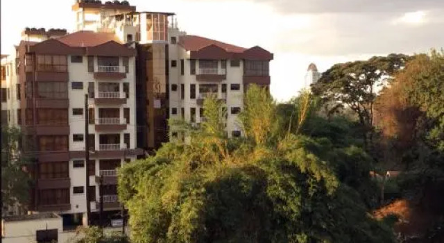 Elegant city views, 5 mins drive to city center