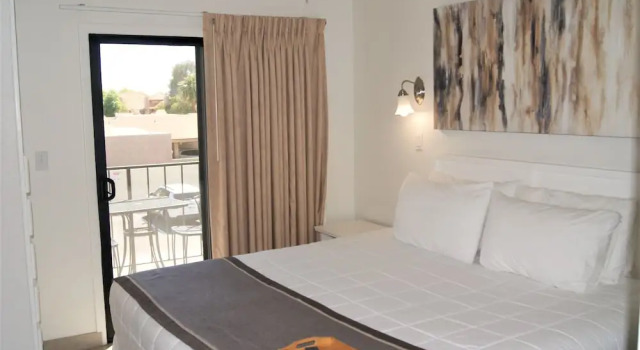 Апартаменты 211 Fully Furnished 1BR Suite-Outdoor Pool! by RedAwning