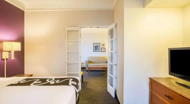 Люкс Deluxe La Quinta by Wyndham St. Louis Westport