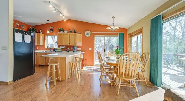 Коттедж с 4 комнатами с балконом Lake Wissota Home w/ Private Dock + Fire Pit!