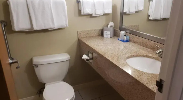 Четырёхместный люкс Holiday Inn Express Hotel Pittsburgh-North/Harmarville by IHG