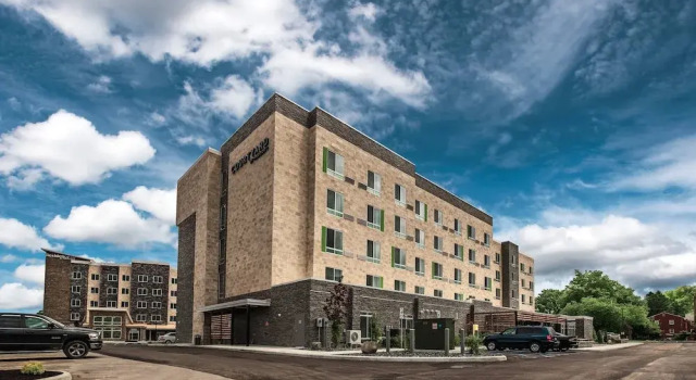 Clarion Hotel Westgate, Varaa Hotelli Toledo Ohio