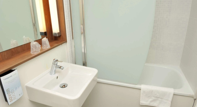 Трёхместный номер Standard Campanile Hotel Beauvais