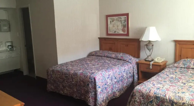 Четырёхместный номер Standard Highland Hills Motel & Cabins